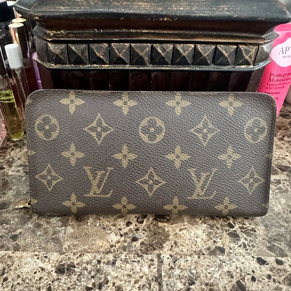 ABSOLUTELY GORGEOUS AUTHENTIC LOUIS VUITTON WALLET - Picture 1 of 7